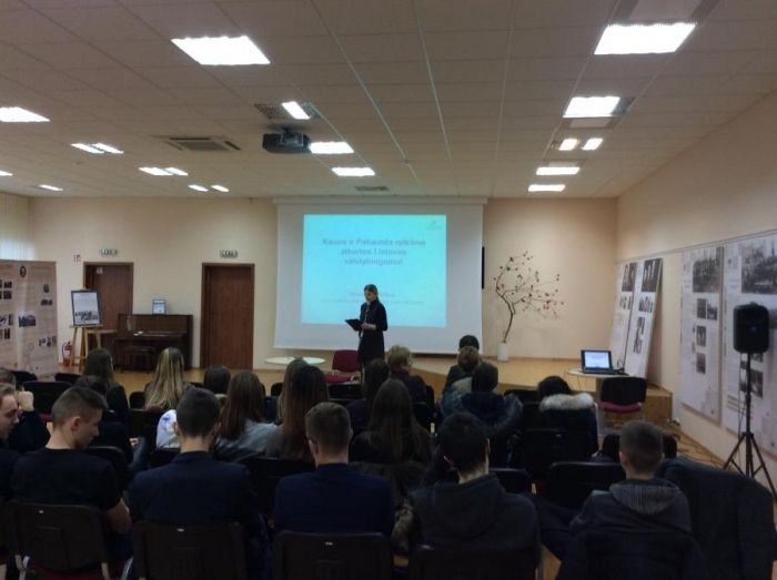 kauno-rajono-bibliotekoje-atidaryta-kilnojamoji-paroda