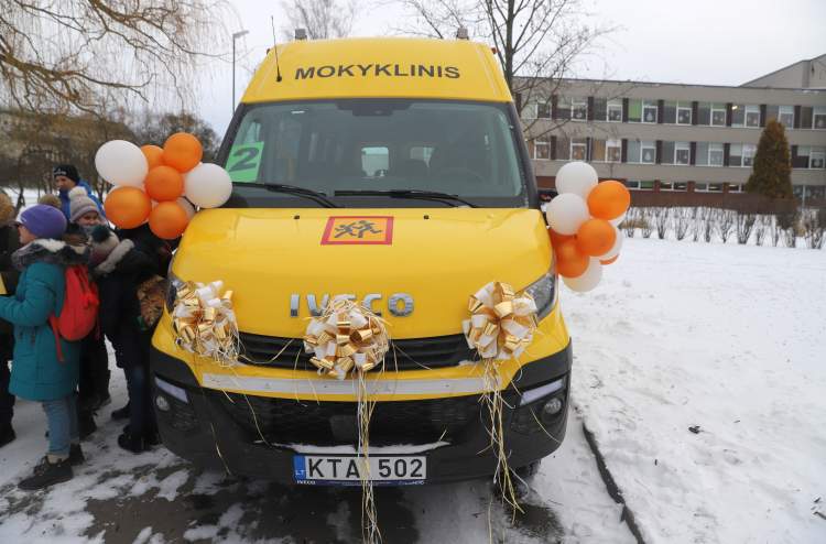 autobusas, Kauno rajone džiugios žinios: Domeikavos moksleiviai turi jau du autobusiukus, Kaunieciams.lt