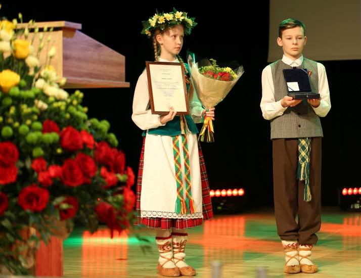 kauno-rajono-savivaldybes-apdovanojimai-desimciai-nusipelniusiu-zmoniu