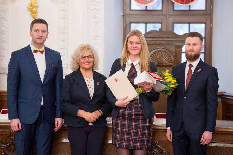 uz-isgelbeta-gyvybe-kauno-moksleivei-gerumo-kristalas