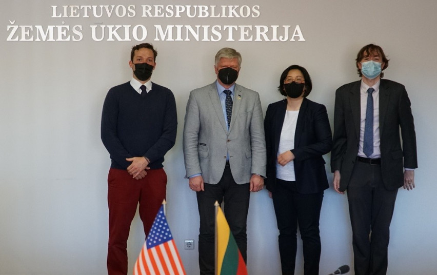 viršelis.jpg